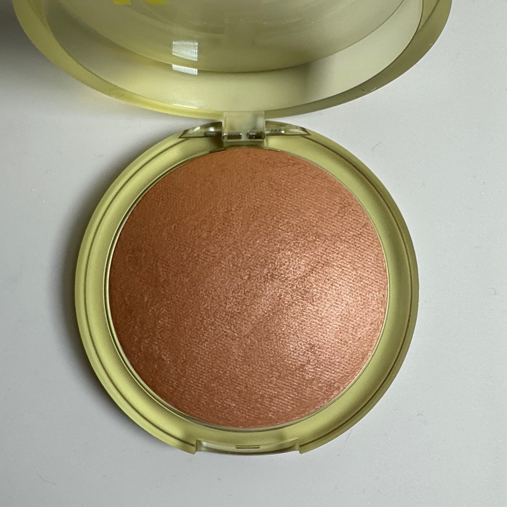 The Sun Show Glowy Warmth Talc-Free Baked Bronzer in "Beachy" *NEW IN BOX* - Picture 3 of 4